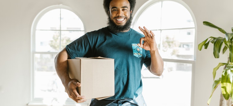 mover holding a moving box