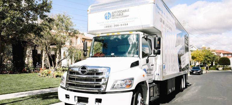 ARMoving truck