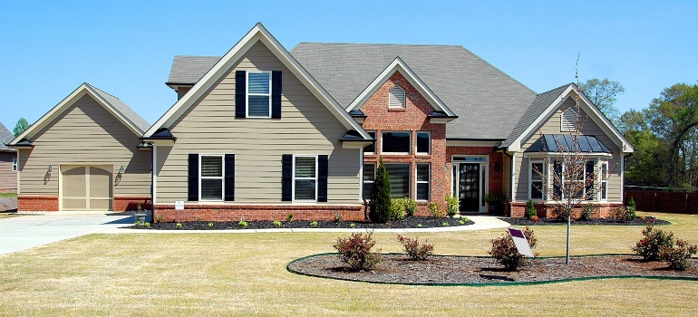 A home with brown walls and yard